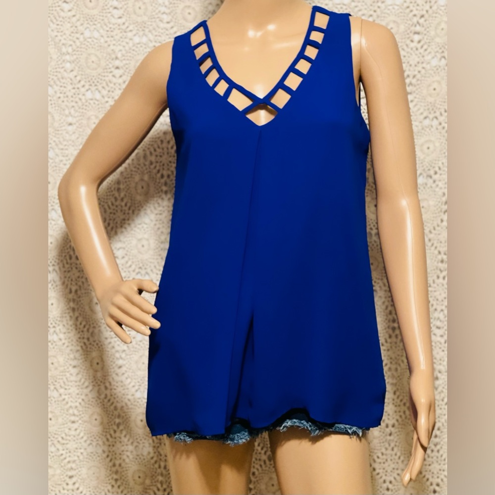 🌼Beautiful cobalt blue ladies sleeveless blouse🌼
